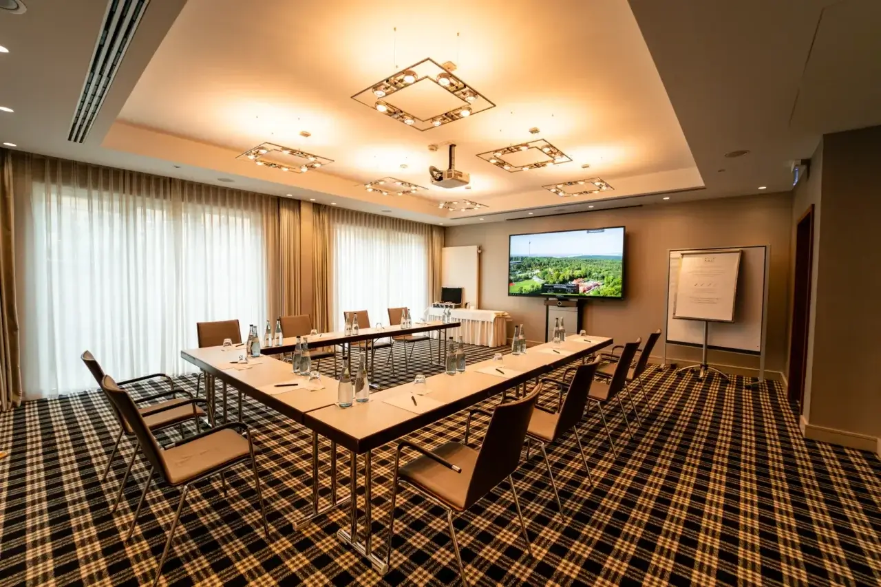 Tagungsraum Stuttgart – Moderner, heller Konferenzraum für Meetings und Events.