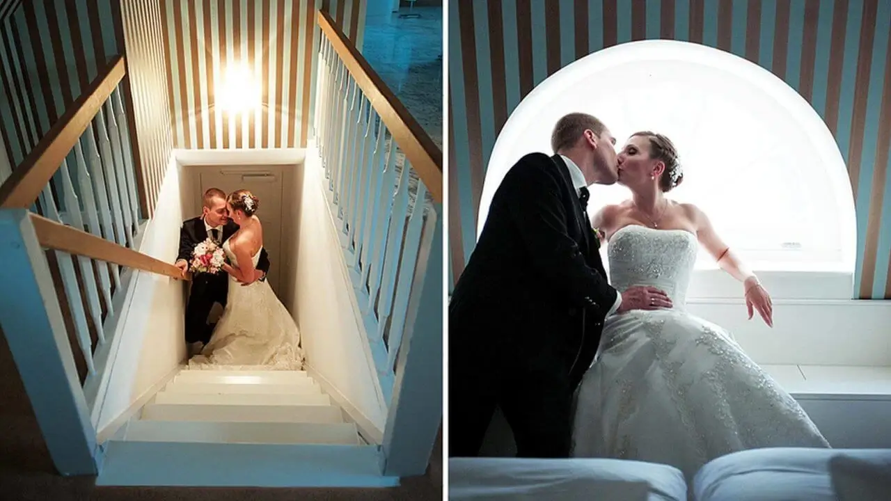 Ein frisch verheiratetes Paar in einer romantischen Hochzeitslocation in Stuttgart, das sich liebevoll auf einer Treppe in einer eleganten Hochzeitslocation Stuttgart.