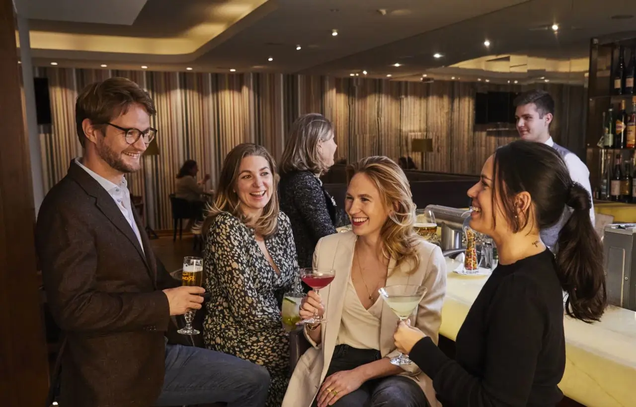 Hotel Bar Stuttgart – Stilvolle Drinks & entspannte Atmosphäre.