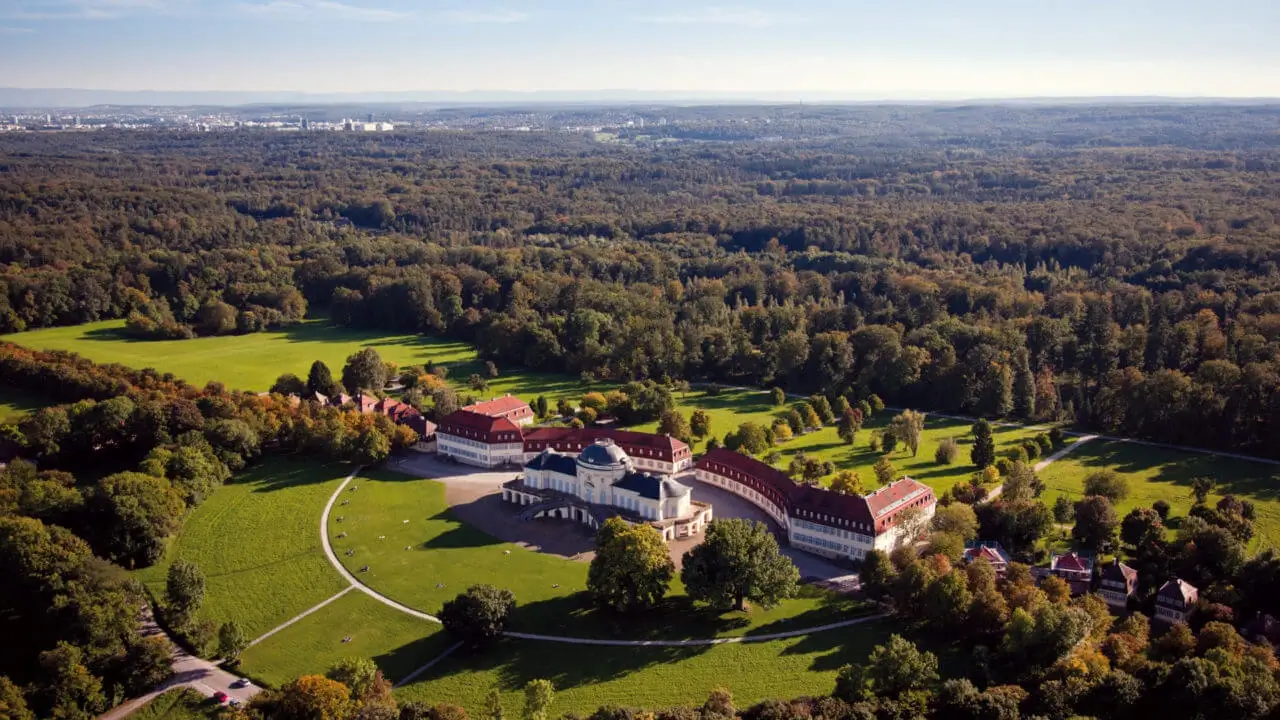 Schloss Solitude in Stuttgart, ein Highlight für eine Städtereise Stuttgart mit beeindruckender Architektur und schöner Aussicht.