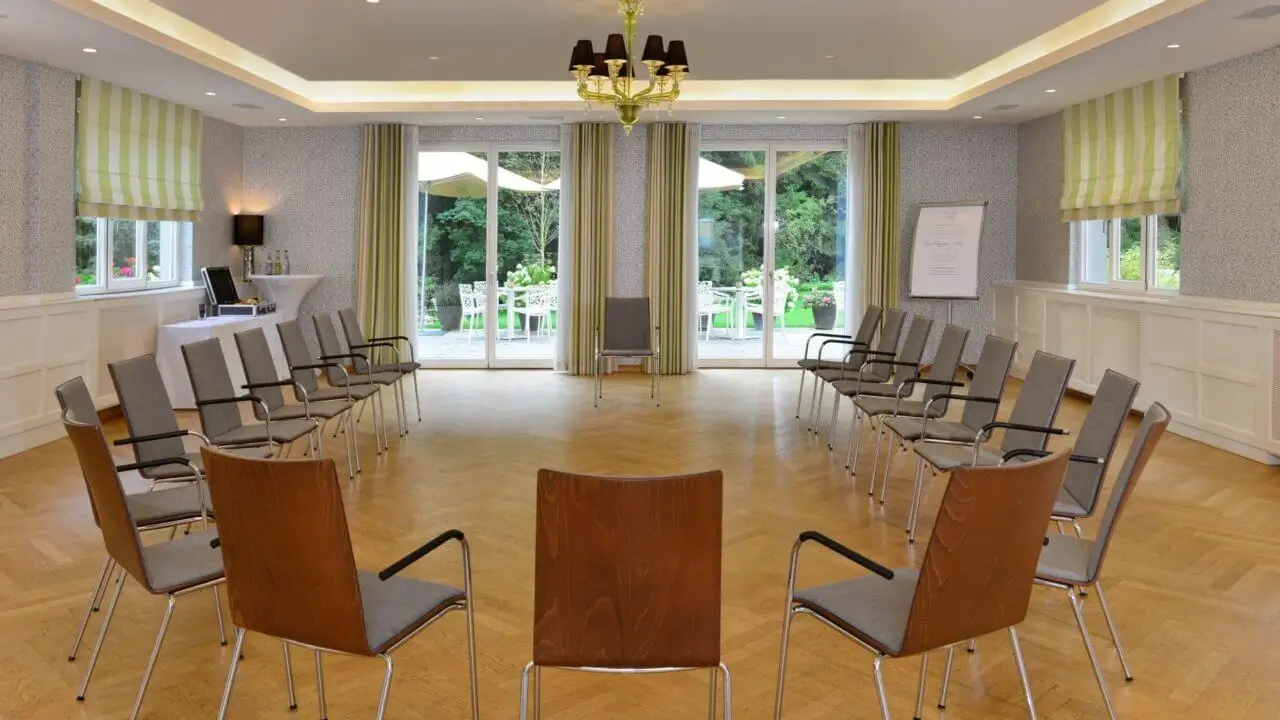 Lindensaal im Waldhotel Stuttgart, ein eleganter Tagungsraum Stuttgart, ideal für Konferenzen und Veranstaltungen.