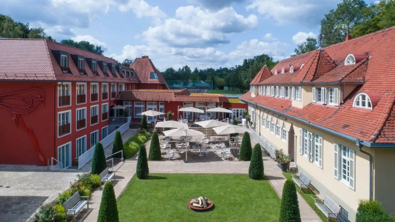 Einladendes Hotel mit Garten und Terrasse – perfekt für Events und Tagungsraum Stuttgart.