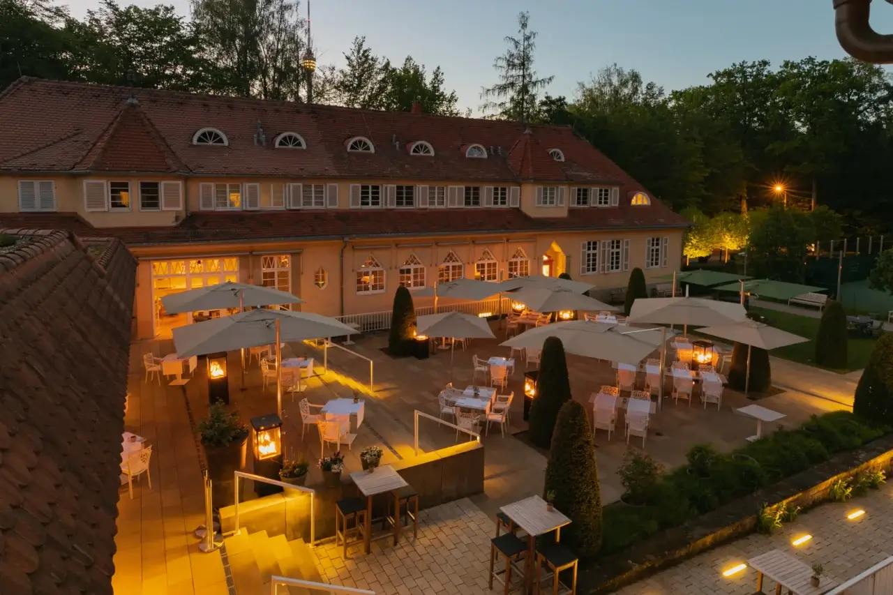 Waldhotel Stuttgart Aussenansicht Abendstimmung