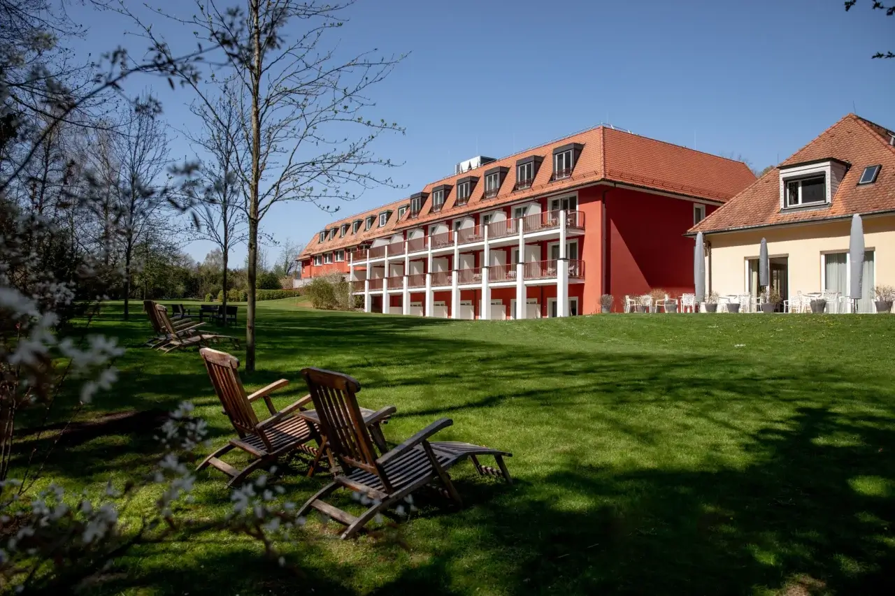 Waldhotel Stuttgart Aussenansicht Garten
