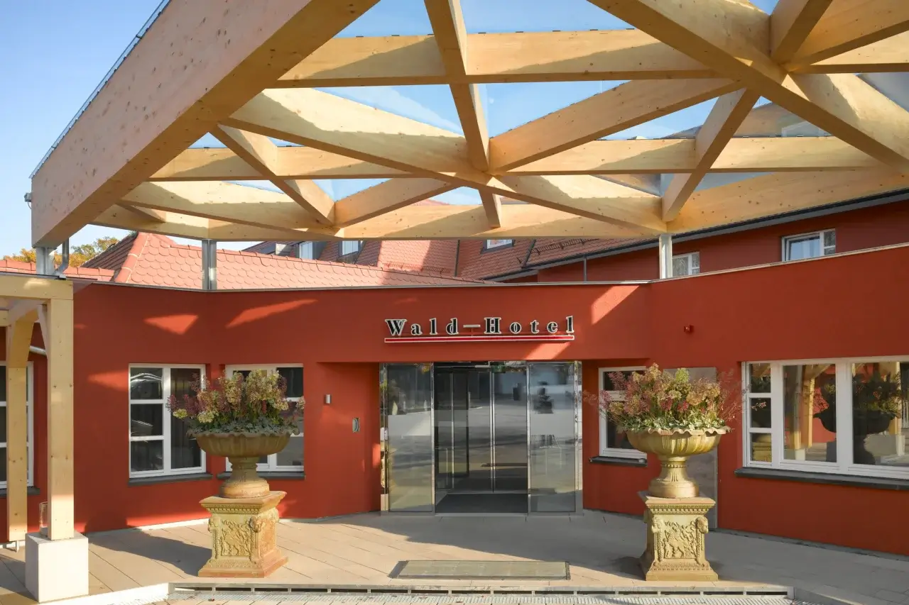 Waldhotel Stuttgart Aussenansicht Haupteingang