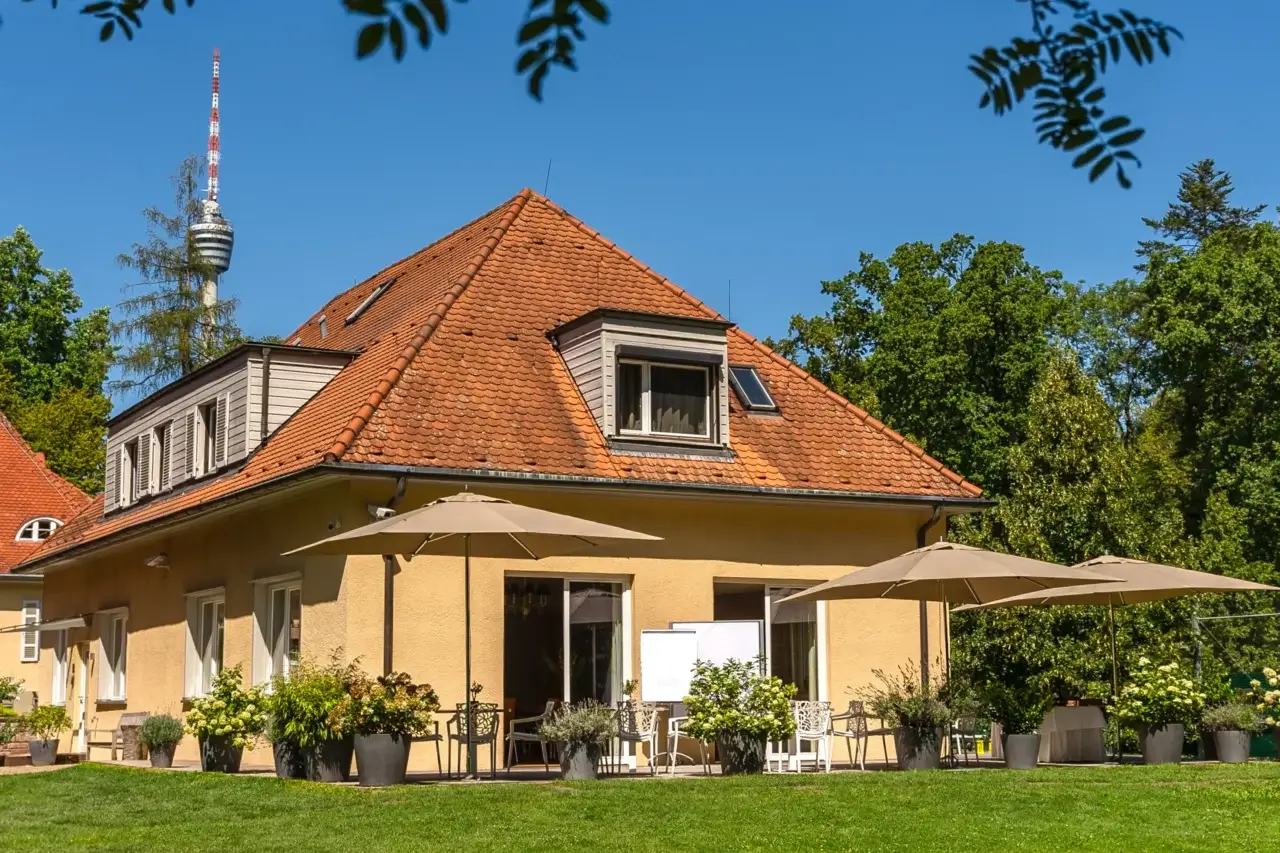 Waldhotel Stuttgart Aussenansicht Terrasse Lindensaal