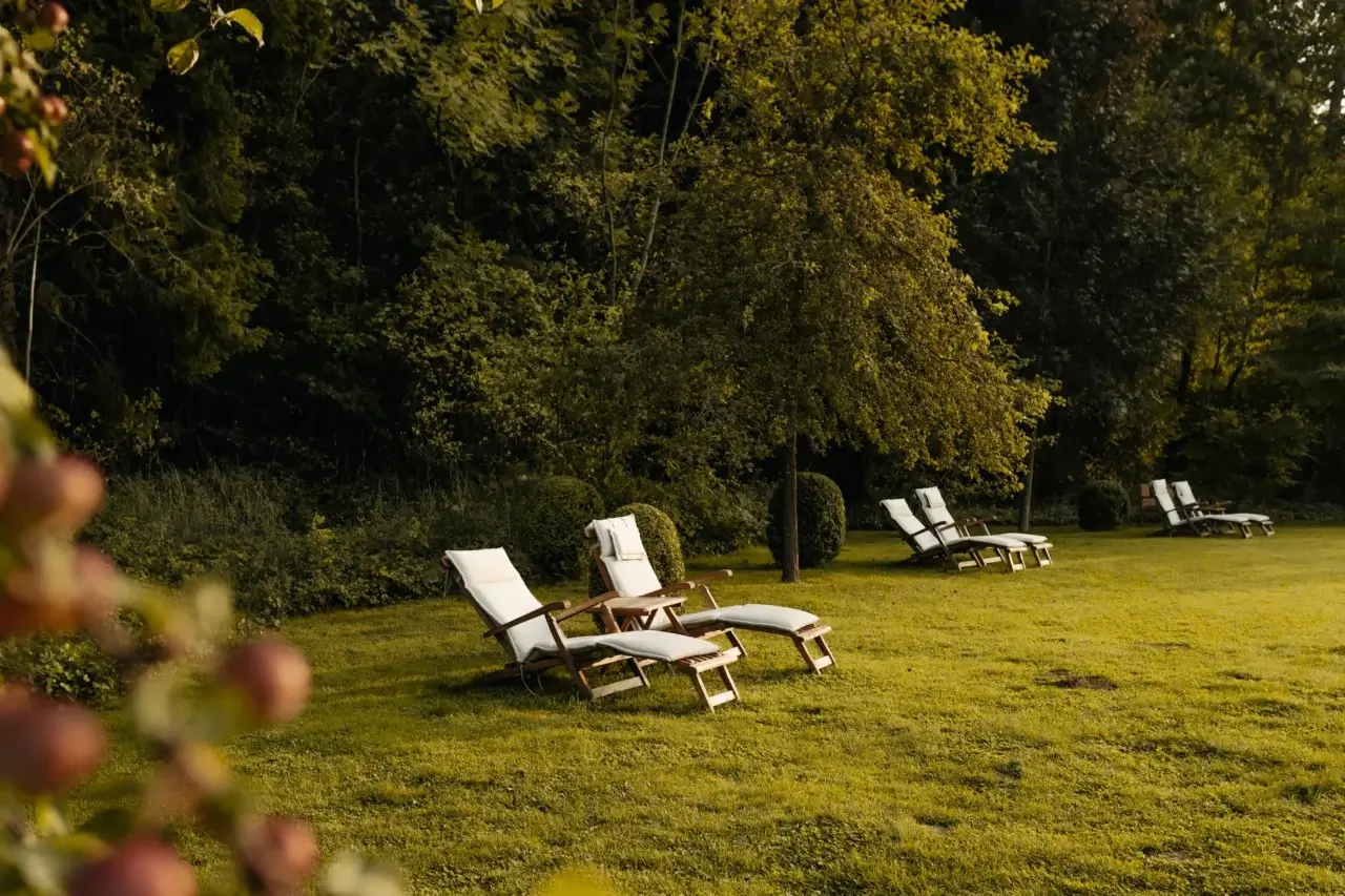 Waldhotel Stuttgart Garten Liegestuehle 1