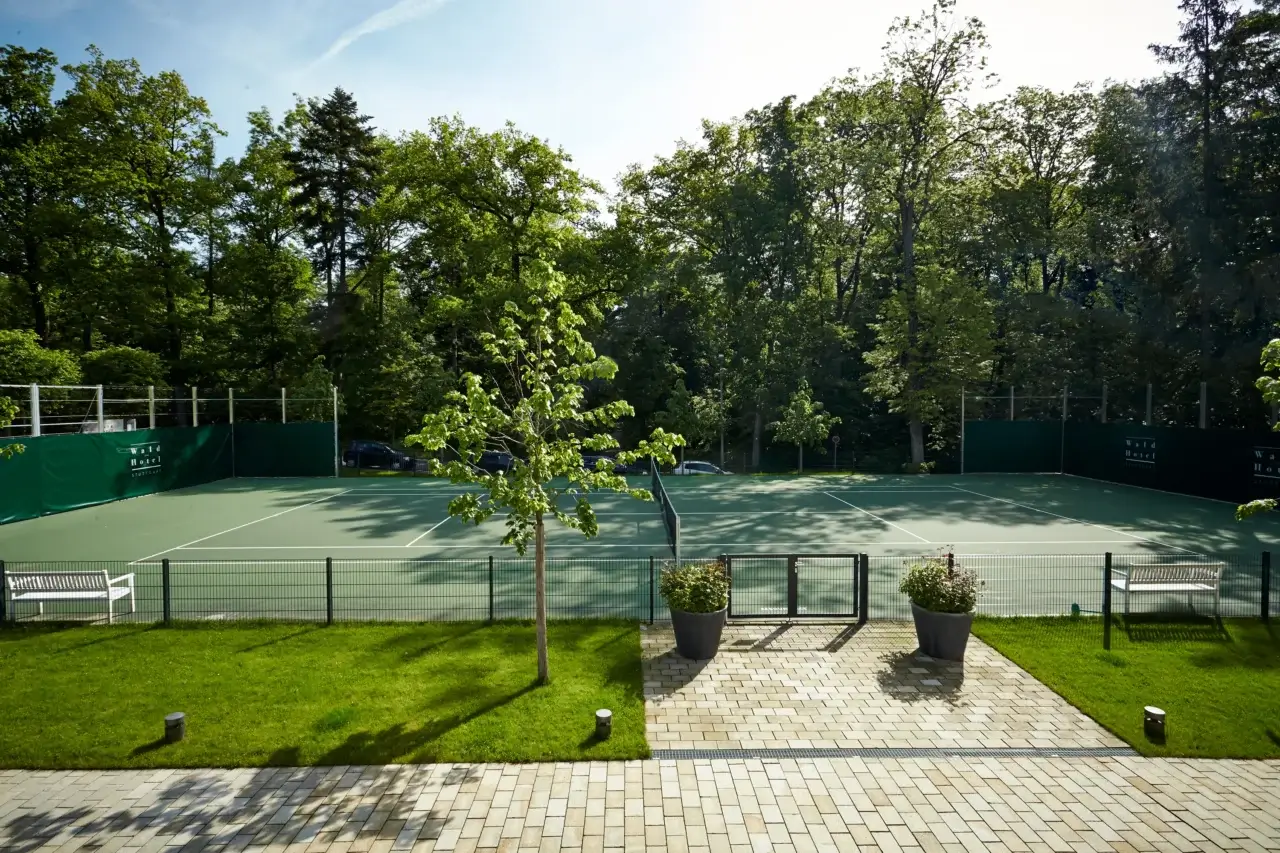 Waldhotel Stuttgart Garten Tennisplatz