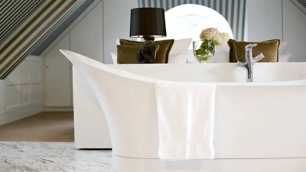 Geräumige Junior Suite mit elegantem Design und komfortabler Ausstattung.